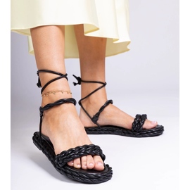 Schwarze Frauensandalen geflochten 1