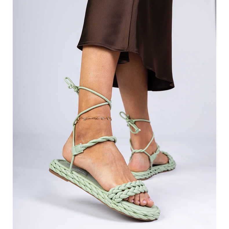 Grüne Frauensandalen geflochten 1