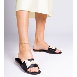 Schwarze Satin -Flip -Flops mit einem Bug in Perlen 1 Schwarze Satin -Flip -Flops mit einem Bug in Perlen 1