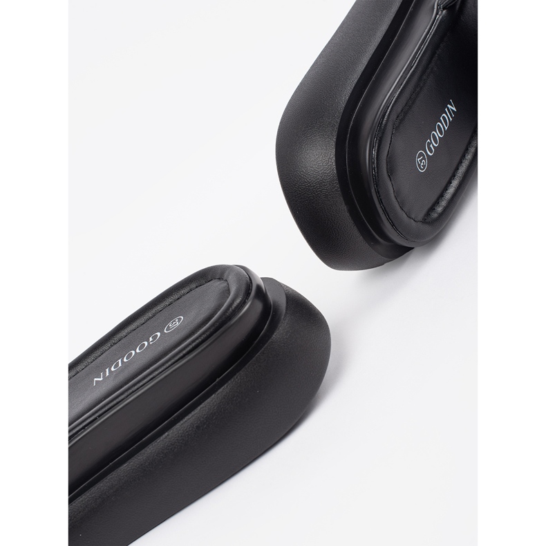 Goodin Schwarze bequeme Flip -Flops auf der Plattform 1