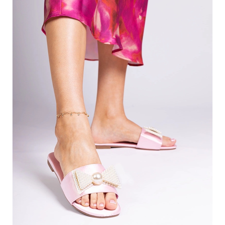 Pink Satin Flip Flops mit einem Bug in Perlen rosa 1