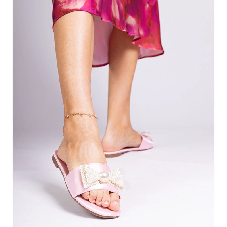 Pink Satin Flip Flops mit einem Bug in Perlen rosa 2