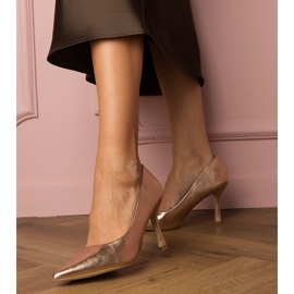 Klassische Champagnerpumpen an einer Eco -Lederstift golden 2