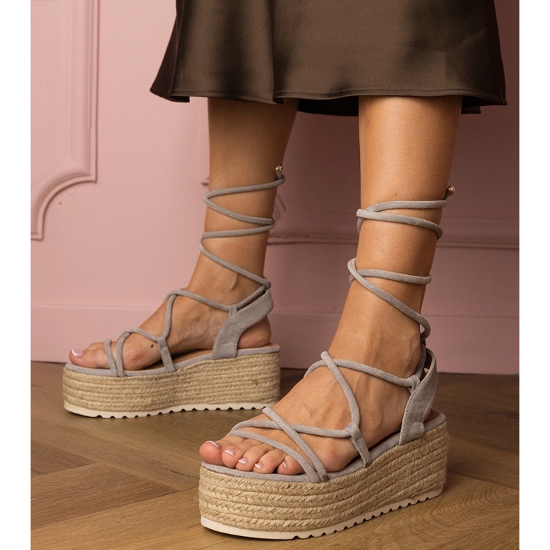 Graue Espadrilles Sandalen auf einer hohen Plattform 1