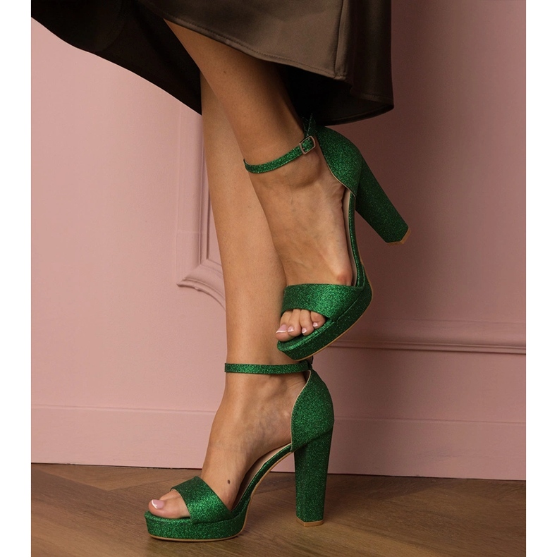 Hohe Glitzer -Sandalen für grüne Frauen 1