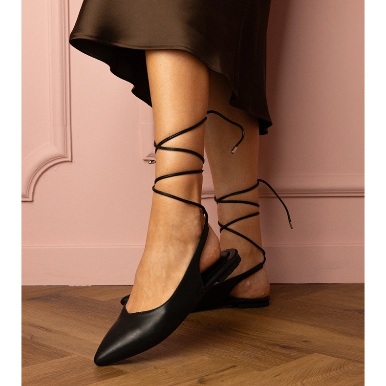 Schwarze flache Absätze aus Eco -Leder 1