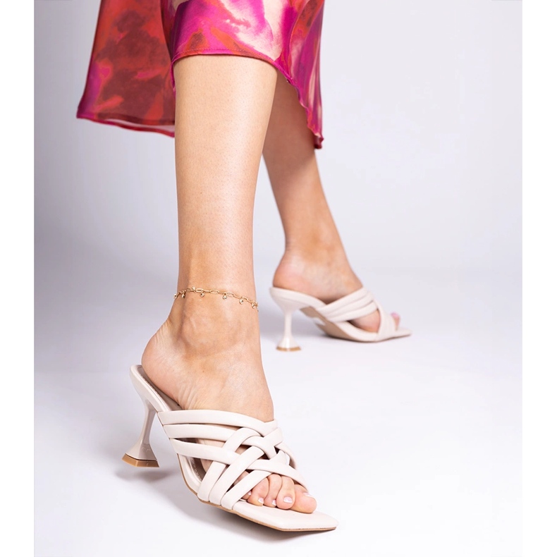 Beige elegante Sandaletten von Bourget 2