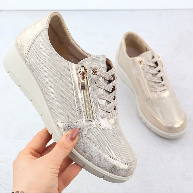 Sportschuhe auf dem Golden Wedge Sabatina LH01 1