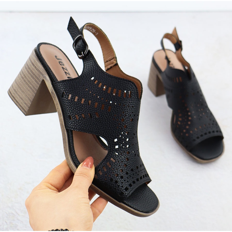 Frauensandalen mit offenem schwarzem Jezzi 24125 1