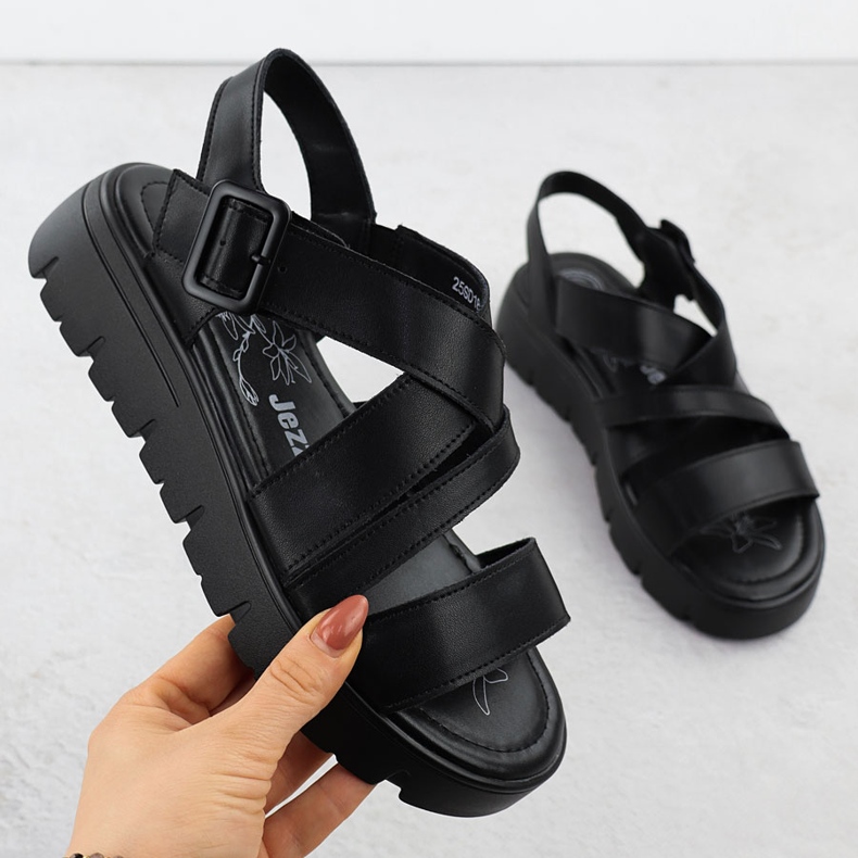 Damen -Ledersandalen auf der Plattform Roman Black Jezzi 8716 schwarz 1