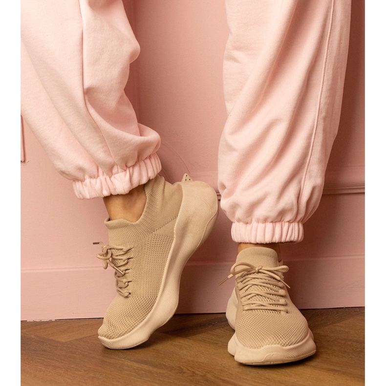 Beige Sport -Sneaker mit einem Socken Obermaterial 2