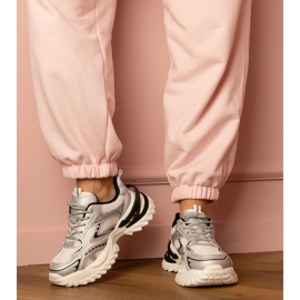 Silbersport -Turnschuhe auf einer dicken Sohle silber- 2