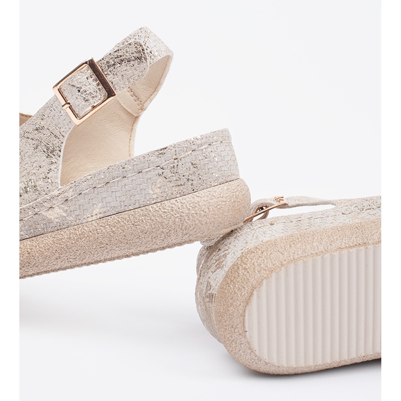 Goodin Flache Sandalen mit Taupeschnalle beige 2