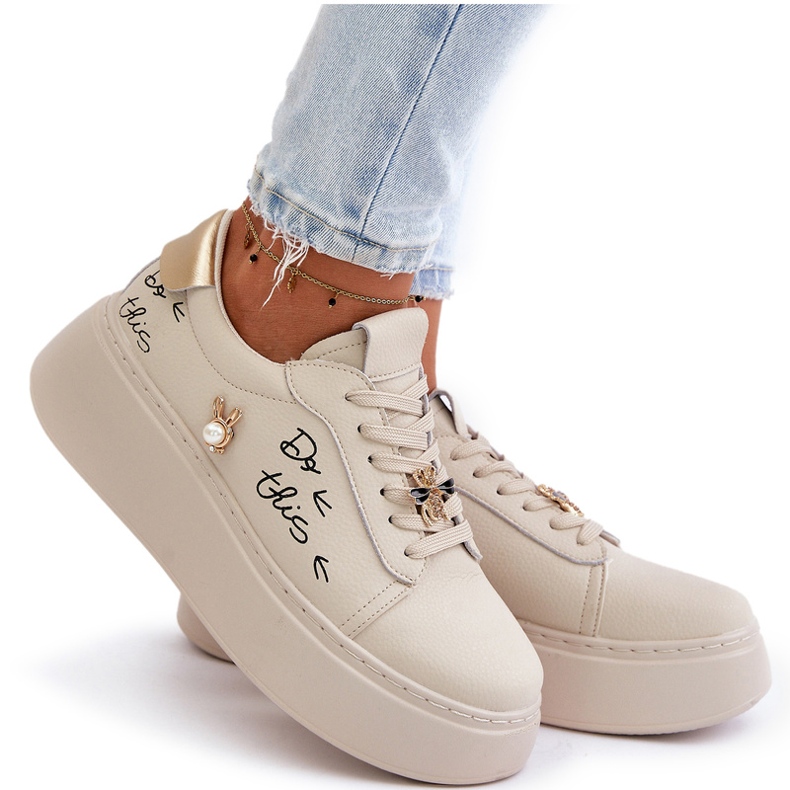Vinceza Damen -Leder -Sneaker auf der Plattform mit Stiften und der Inschrift Vincez 89102 Beige 5