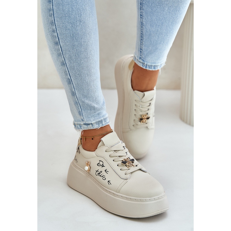 Vinceza Damen -Leder -Sneaker auf der Plattform mit Stiften und der Inschrift Vincez 89102 Beige 4