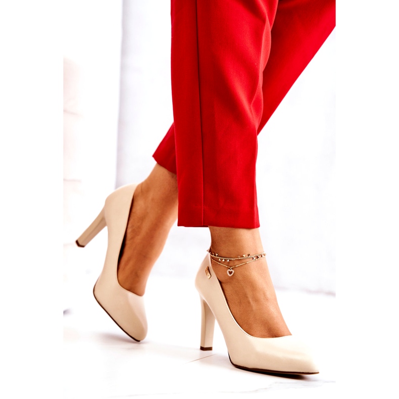 Frauenpumpen am Sergio Leone 1457 Beige Post 2