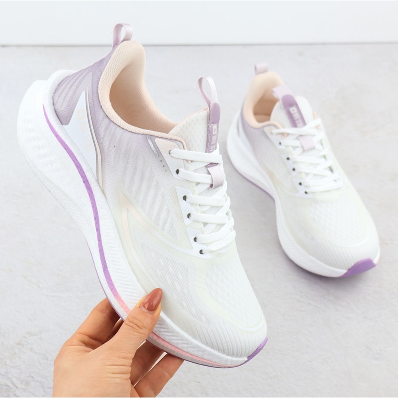 Frauensportschuhe für das Laufen von White Big Star RR274A161 weiß 1