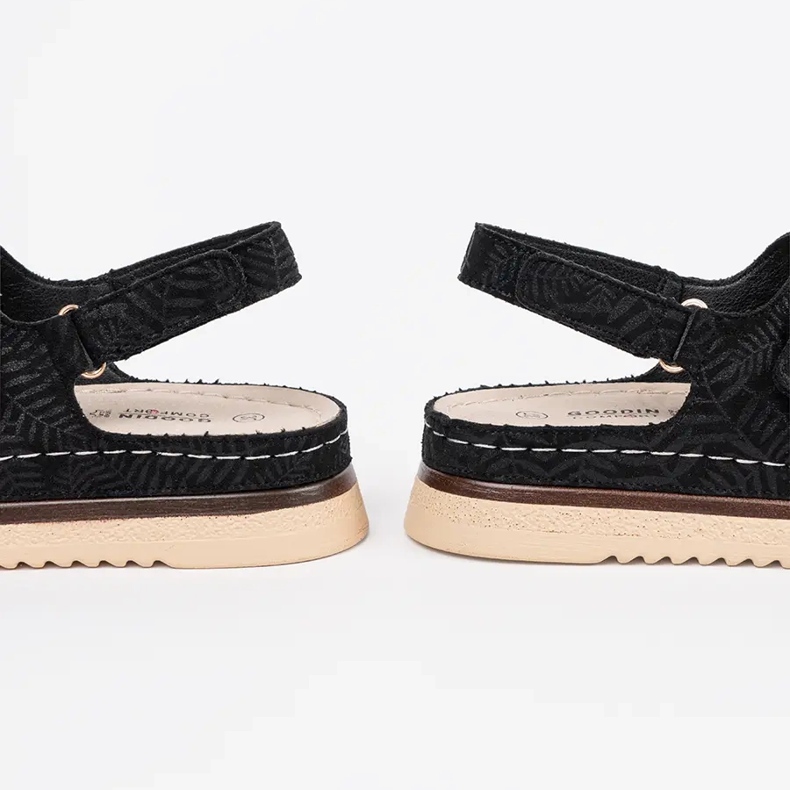 Goodin Schwarze Sandalen mit goldenen Elementen 2