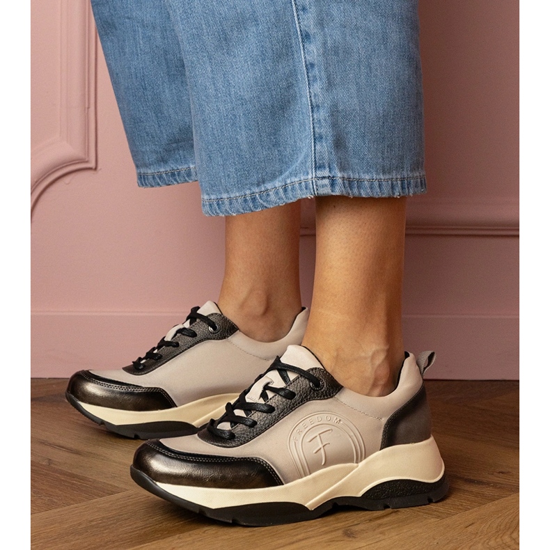 Graue Sport -Turnschuhe Frauen 1