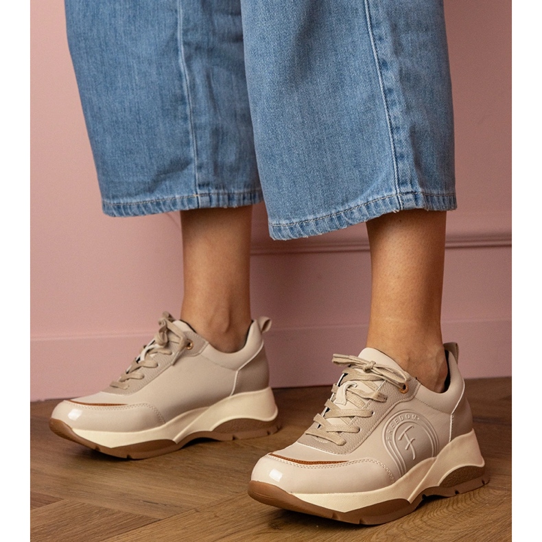 Beigefarbene Sport-Sneaker für Damen 1