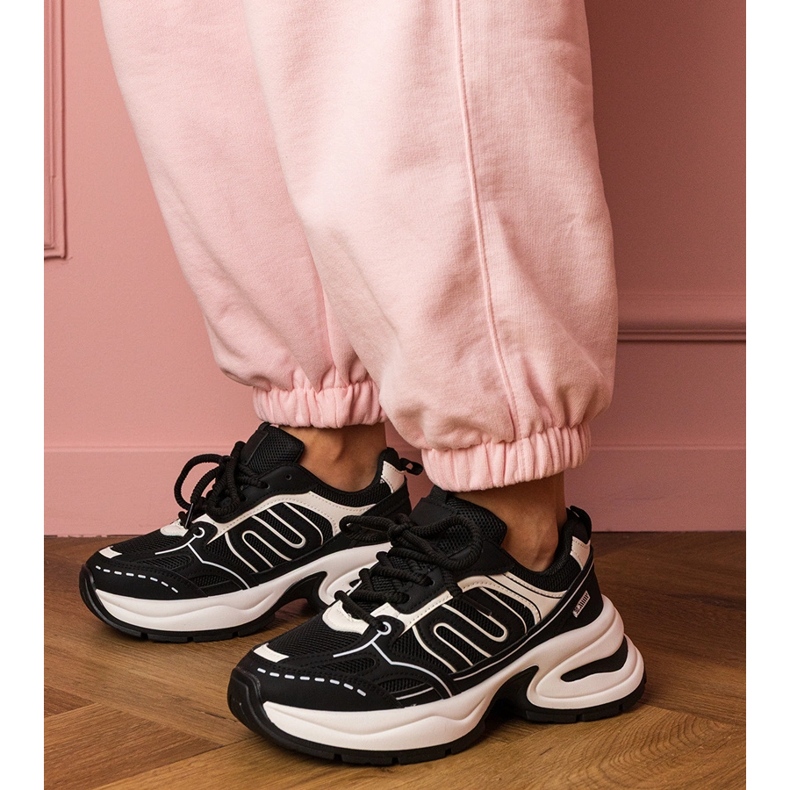 Schwarze Turnschuhe Sportsneaker 2