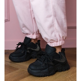 Schwarze Turnschuhe auf einer massiven Sohle mit Zirkonen 2