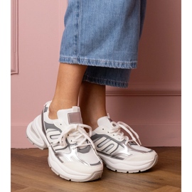 Weiße Sport-Sneaker mit massiver Sohle 2