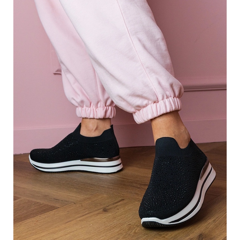 Schwarze Frauen -Turnschuhe auf der Plattform mit Zirkonen 1