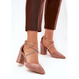 Pumpen mit spitzen Zehen und dekorierten Streifen am dunklen Pfosten beige 2