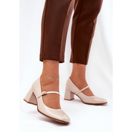 Lackierte Pumpen auf dem Pfosten mit einem Gürtel und Schnalle Beige 2