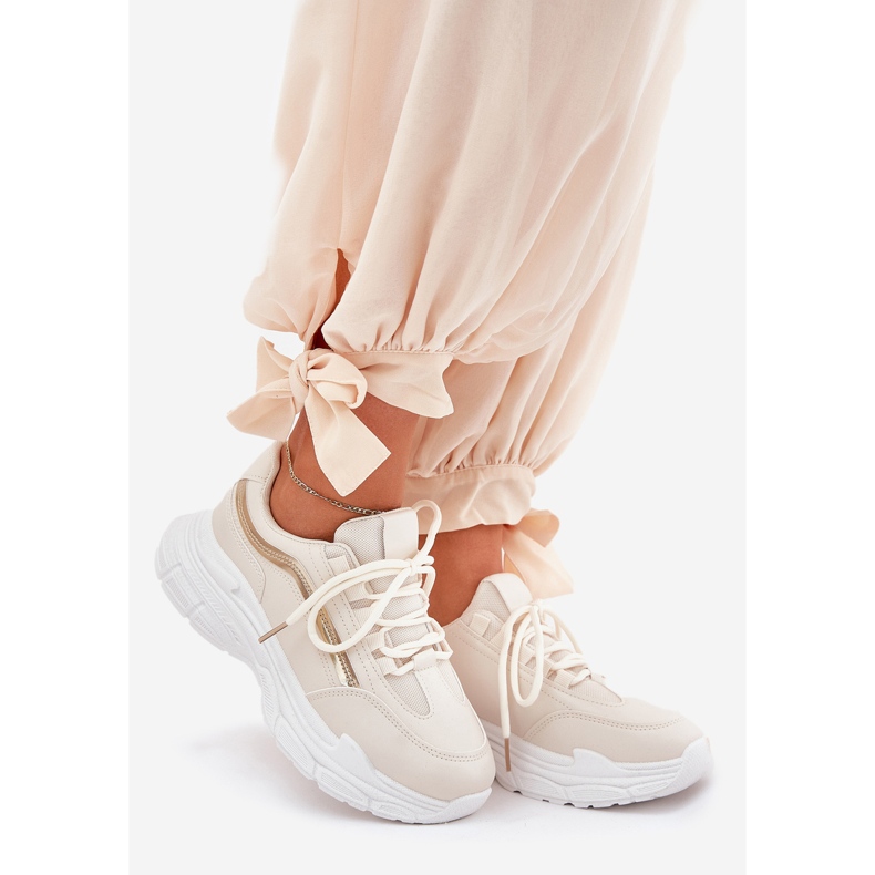 Sneakers Damen -Sportschuhe auf einer dicken beige Sohle 1