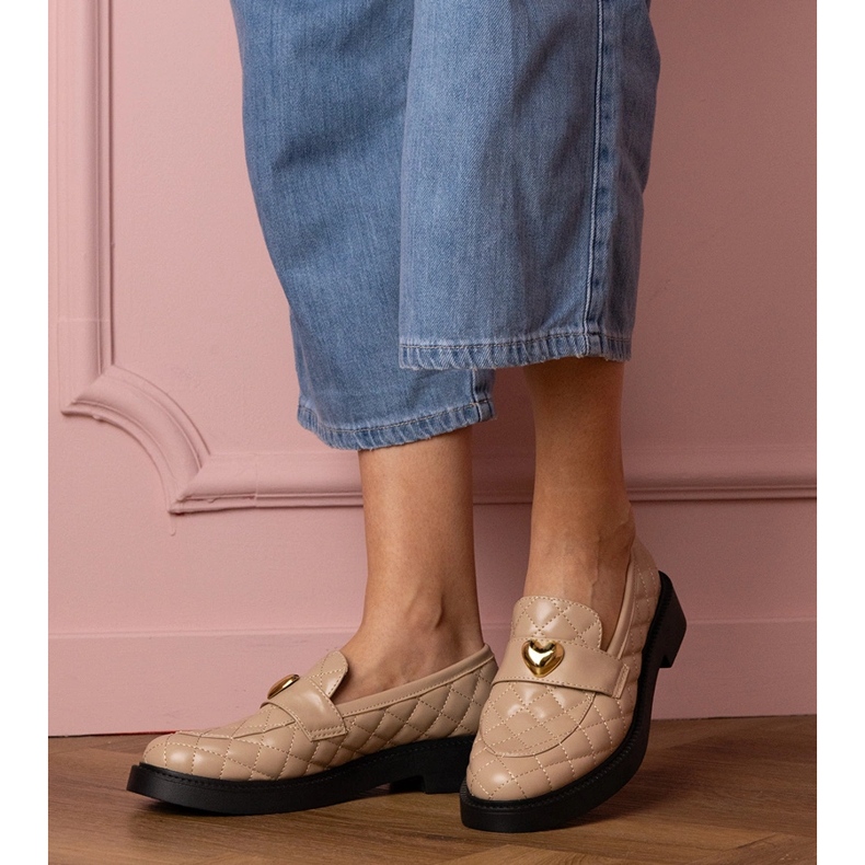 Beige gesteppte Ladung mit Herz dekoriert 1