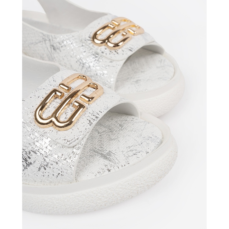 Goodin Flache Sandalen weiß mit einer Verzierung 1