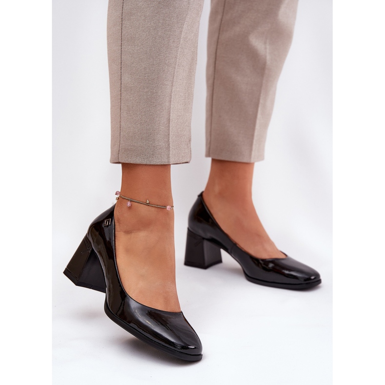 Lederlackierte Pumpen auf dem schwarzen Pfosten Vinceza 91130 2