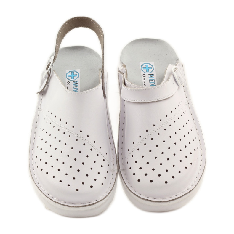 Weiße Pantoffeln mit orthopädischem medizinischem Keil 4