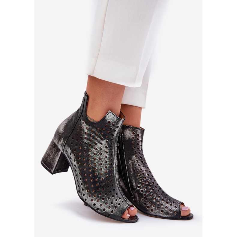 Durchbrochene Lederstiefel Maciejka 05420-01 Schwarz 1