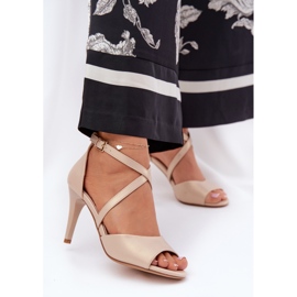 Sergio Leone Modische Sandalen an einem goldenen Stecker 2