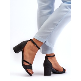 Vinceza Glitzer Sandalen von Frauen 20244 auf einer schwarzen Säule 3