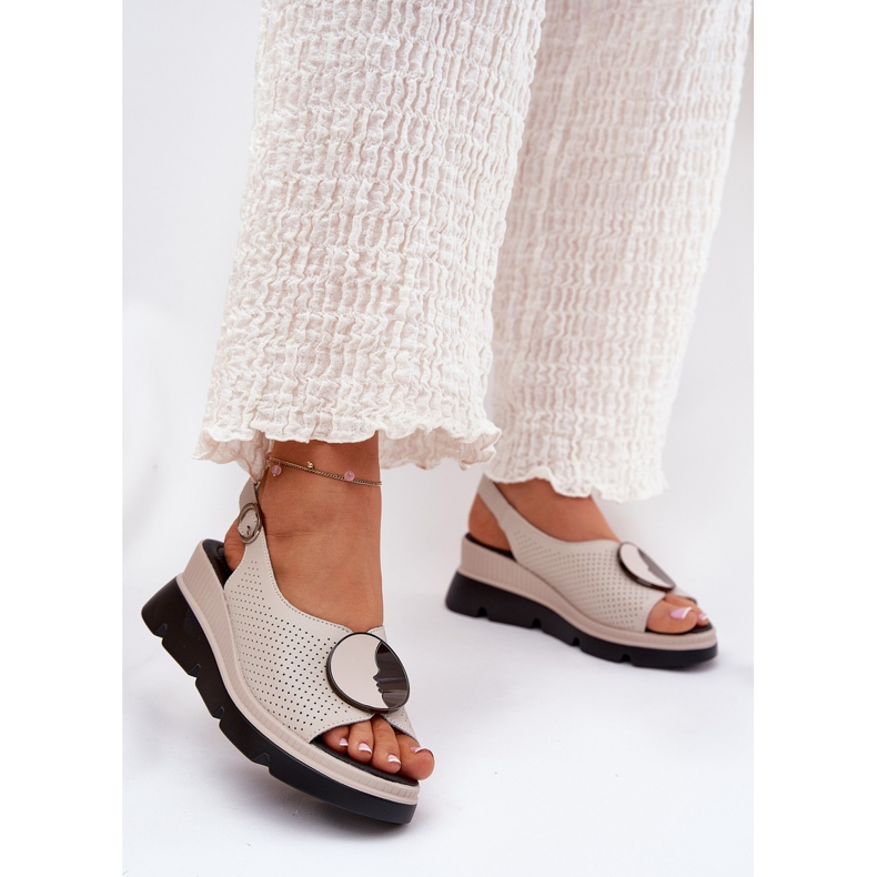 S.Barski Damen-Ledersandalen mit einem Keil mit einem Ornament S. Barski LR51-788 Beige 2