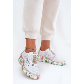 Damen -Lederschuhe für Artiker 56C1800 Weiß und Gold 2