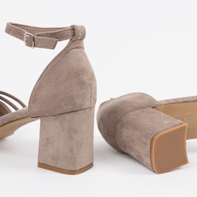 Goodin Beige Wildleder -Sandalen auf dem Posten 1