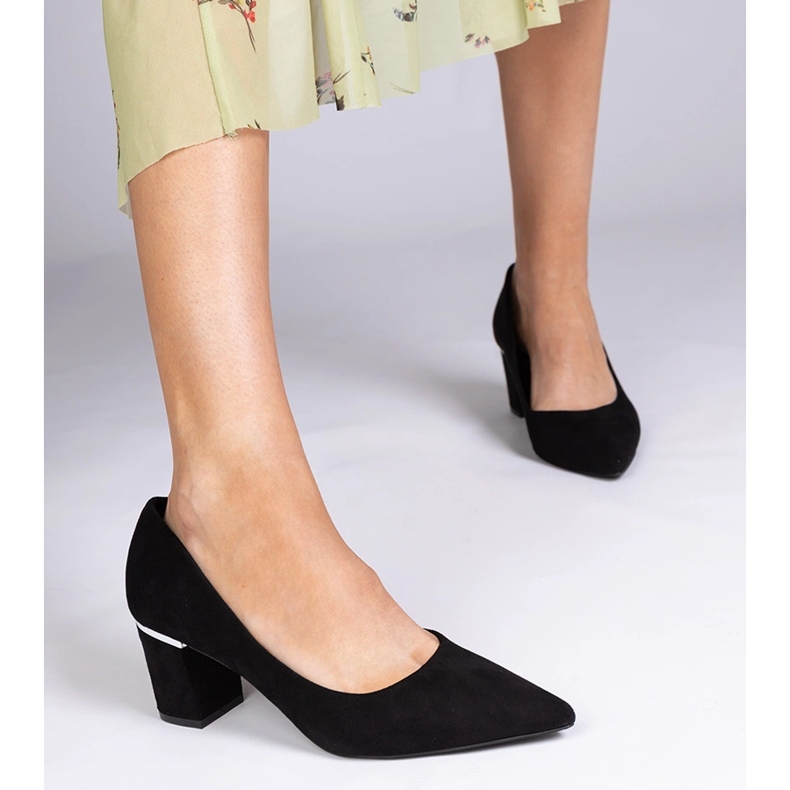 Schwarze Frauenpumpen aus Ekozamszu 1