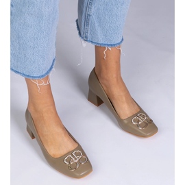 Grüne Pumpen mit niedrigen Absätzen mit Zirkonen 1