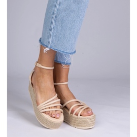 Beige Espadrilles auf der Plattform 1