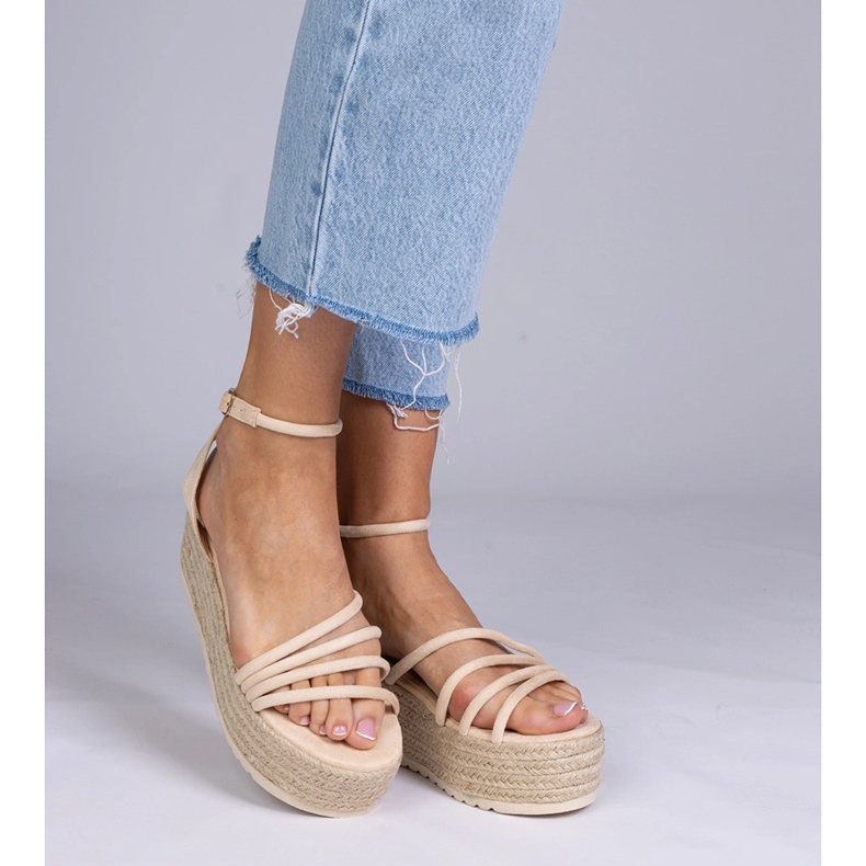 Beige Espadrilles auf der Plattform 1