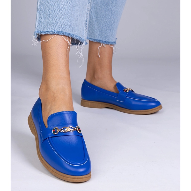 Blaue Slipper mit einer goldenen Dekoration 1