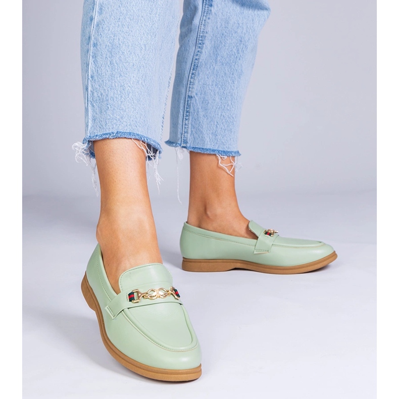 Grüne Mokassins mit Goldverzierung 1
