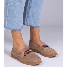 Braunen Slipper aus Ekozamsz mit einer goldenen Dekoration 2