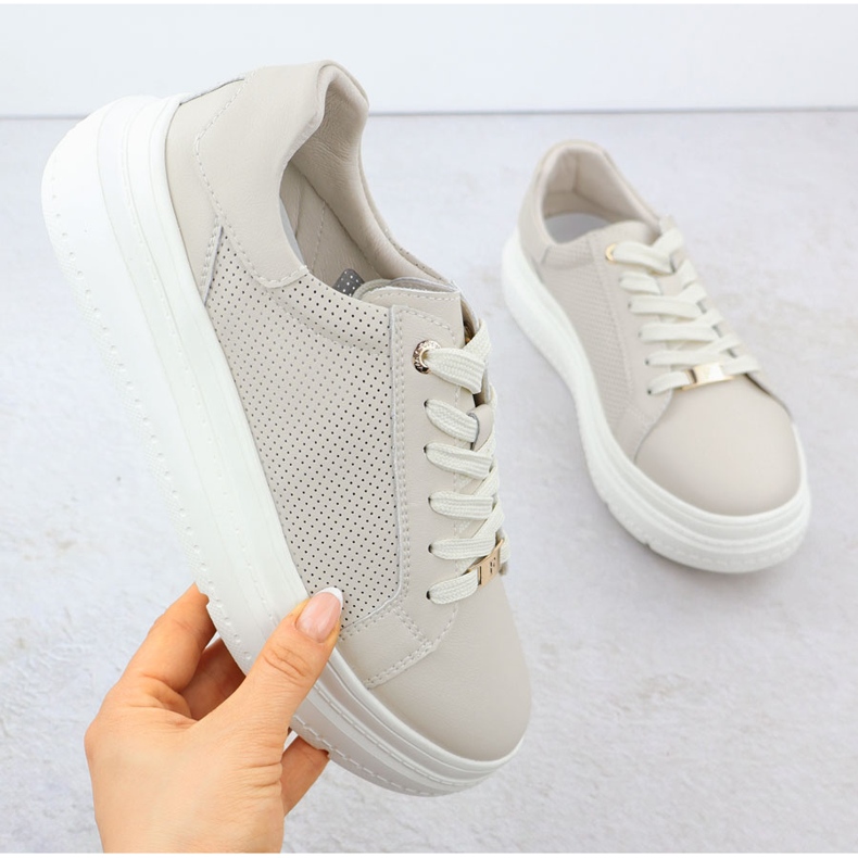 Frauen Sportschuhe auf der Plattform Beige Filippo 6731 1