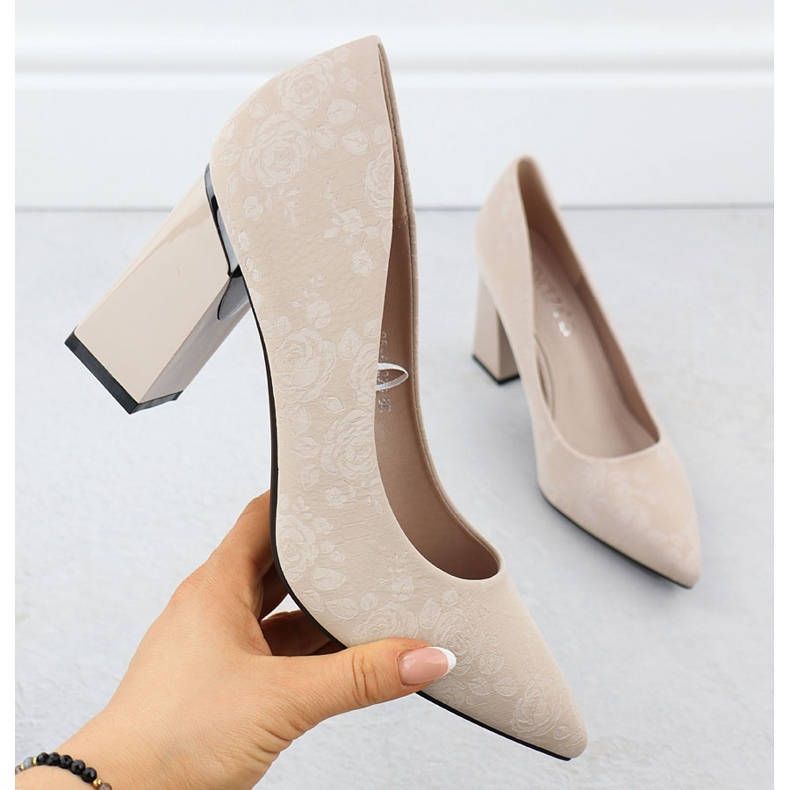 Frauenpumpen mit Blumen auf dem Vinceza 62223 Beige Post 1
